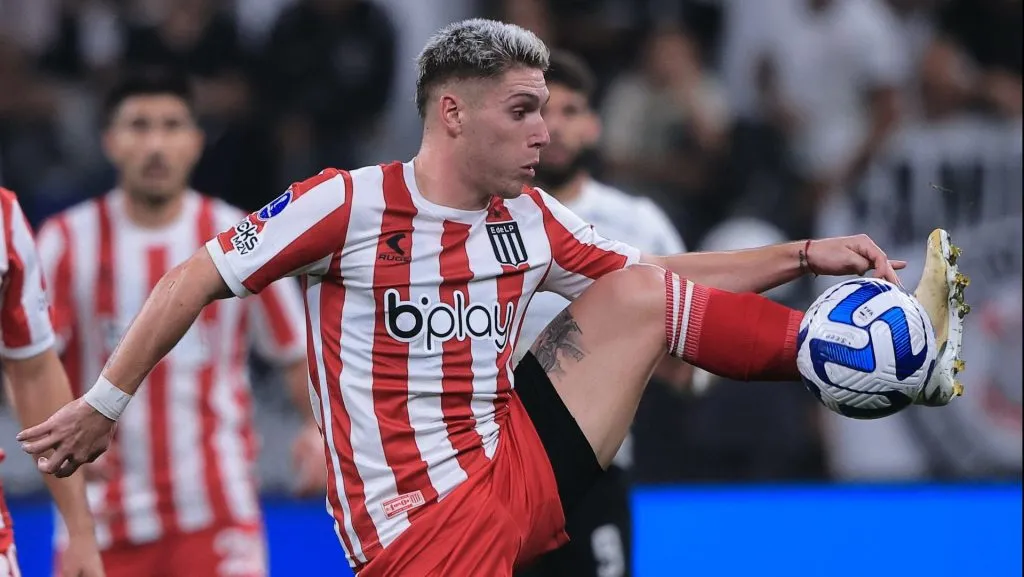 Rollheiser brilhou jogando contra o Corinthians em 2023 - Foto: Ettore Chiereguini/AGIF.