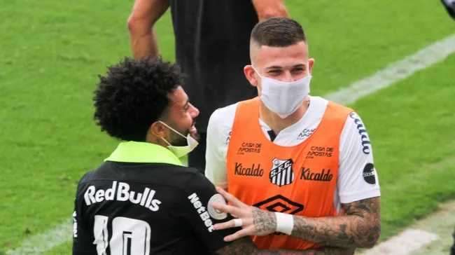 Foto: Fernanda Luz/AGIF – Não foi desta vez que o meio-campista retornou ao time santista.