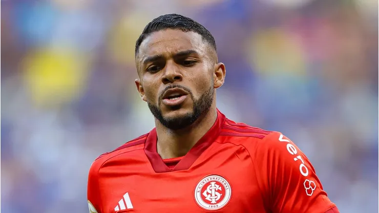 Wanderson, atacante do Internacional, em ação pelo Brasileirão.