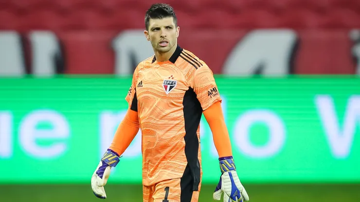 Tiago Volpi, goleiro com passagens por grandes clubes como Sao Paulo e clube do México desagrada a torcida gremista