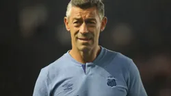 pedro Caixinha tecnico do Santos antes da partida contra o Mirassol no estadio Vila Belmiro pelo campeonato Paulista 2025. Foto: Reinaldo Campos/AGIF