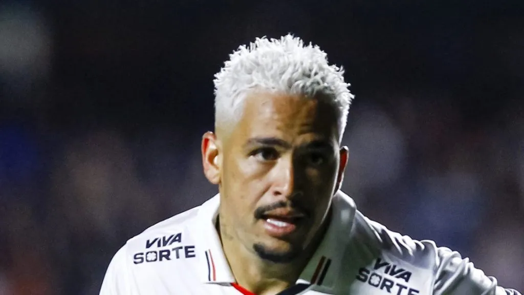 Foto: Marco Miatelo/AGIF – Luciano e Ferreirinha disputam lugar no ataque.