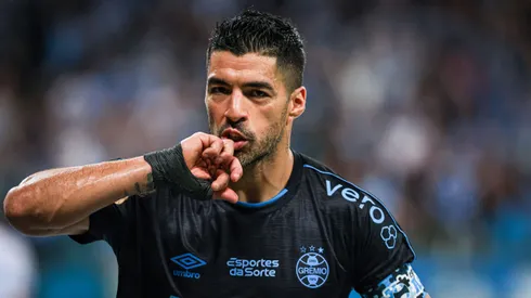 BA - PORTO ALEGRE - 04/11/2023 - BRASILEIRO A 2023, GREMIO X BAHIA - Luis Suarez jogador do Gremio comemora seu gol durante partida contra o Bahia no estadio Arena do Gremio pelo campeonato Brasileiro A 2023. Foto: Maxi Franzoi/AGIF