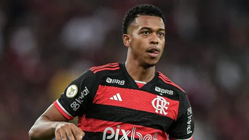 Carlinhos marcou e deu assistência em goleada do Flamengo - Foto: Thiago Ribeiro/AGIF