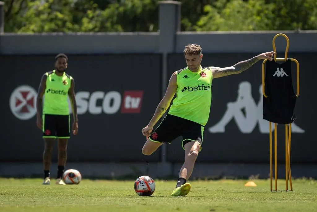 Vegetti durante performance individual em treino coletivo com foco no confronto contra o Madureira pela Campeonato Carioca. Foto: Dikran Sahagian/Vasco da Gama