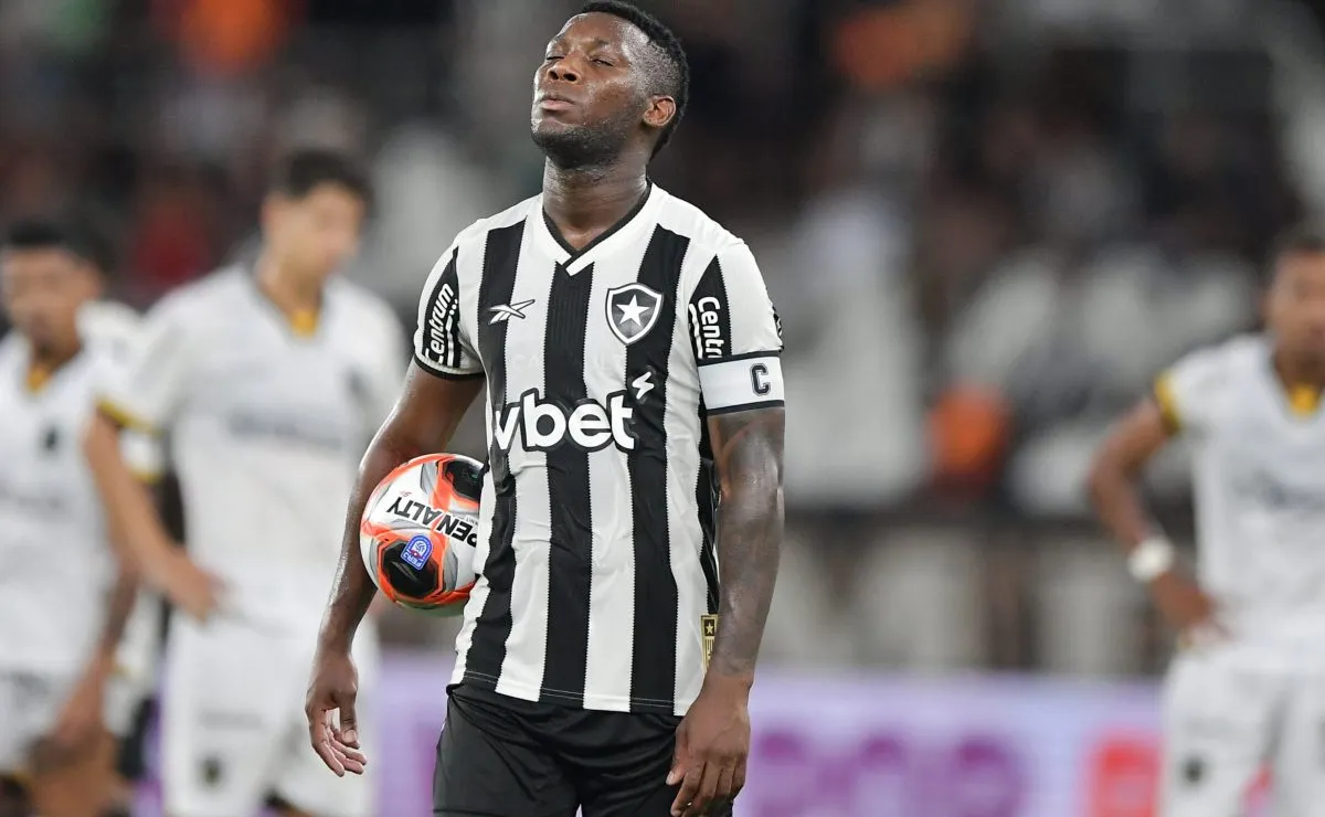 Patrick de Paula isola pênalti em Botafogo x Volta Redonda