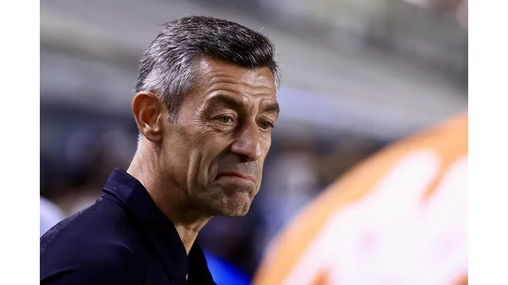 Pedro Caixinha não deixou Lucas Braga completar clássico contra Palmeiras e Soteldo fez cara de 'poucos amigos' - Foto: Marcello Zambrana/AGIF