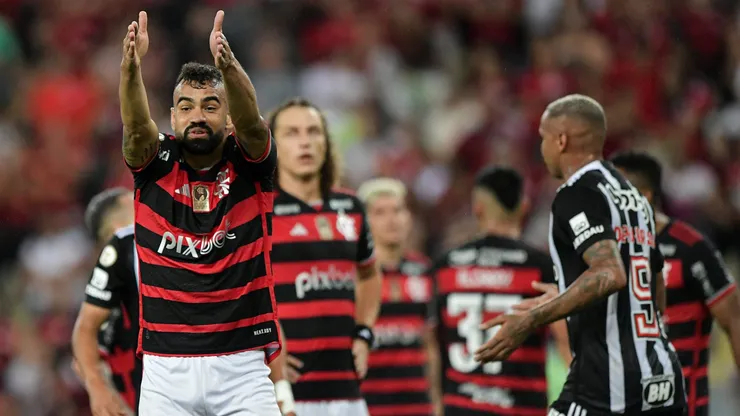 Fabrício Bruno, que deixou recentemente o Flamengo, fez um gol contra em estreia oficial pelo Cruzeiro.