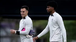 Mateus Donelli e Hugo Souza duelam pela titularidade na nova temporada e a torcida já definiu o arqueiro favorito para o Paulistão