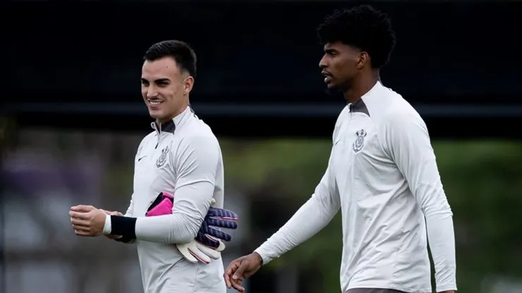 Mateus Donelli e Hugo Souza duelam pela titularidade na nova temporada e a torcida já definiu o arqueiro favorito para o Paulistão