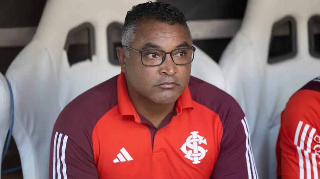 Roger Machado quer mais um zagueiro e um lateral-direito – Foto: Baggio Rodrigues/AGIF