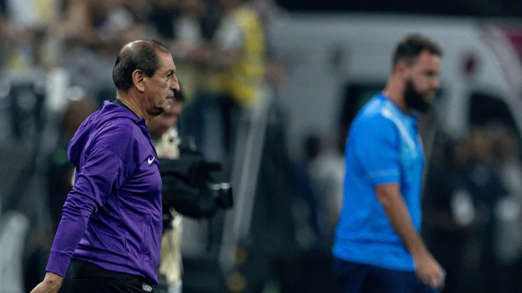 Ramón Díaz comandando a vitória do Corinthians por 2 a 1 contra o Água Santa, na Neo Química Arena – Foto: Rodrigo Coca/Agência Corinthians