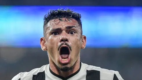 RJ - RIO DE JANEIRO - 18/10/2024 - BRASILEIRO A 2024, BOTAFOGO X CRICIUMA - Tiquinho Soares jogador do Botafogo comemora seu gol durante partida contra o Criciuma no estadio Maracana pelo campeonato Brasileiro A 2024.