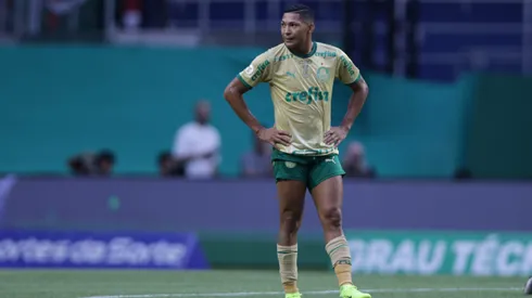 PALMEIRAS X FLUMINENSE - Rony jogador do Palmeiras lamenta derrota ao final da partida contra o Fluminense no estadio Arena Allianz Parque pelo campeonato Brasileiro A 2024. Foto: Ettore Chiereguini/AGIF