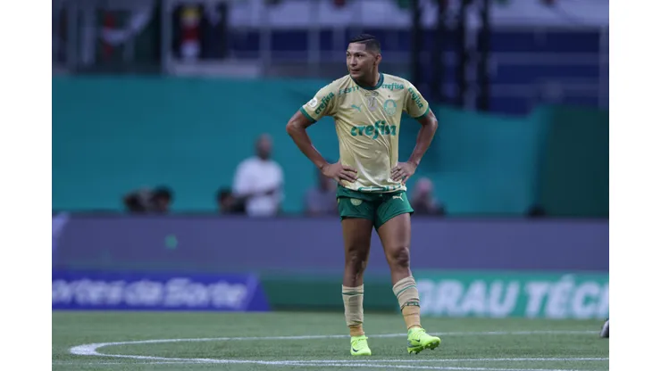 PALMEIRAS X FLUMINENSE - Rony jogador do Palmeiras lamenta derrota ao final da partida contra o Fluminense no estadio Arena Allianz Parque pelo campeonato Brasileiro A 2024. Foto: Ettore Chiereguini/AGIF