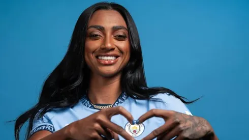 Kerolin com a camisa do Manchester City (Reprodução/Instagram/@mancitywomen)