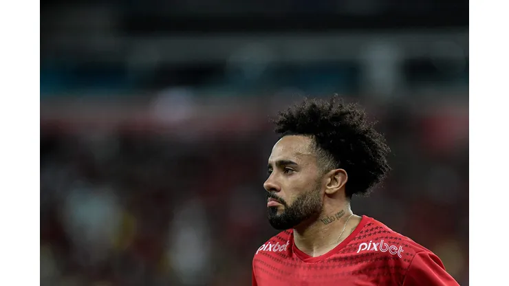 RJ - RIO DE JANEIRO - 27/12/2023 - AMISTOSO, TIME DAS ESTRELAS - Claudinho jogador do time Vermelho durante partida contra o time branco no estadio Maracana pelo Jogo das Estrelas 2023. Foto: Thiago Ribeiro/AGIF