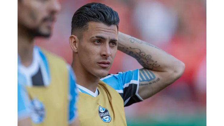 Pavon jogador do Gremio durante partida contra o Internacional no estadio Beira-Rio pelo campeonato Brasileiro A 2024. Foto: Liamara Polli/AGIF