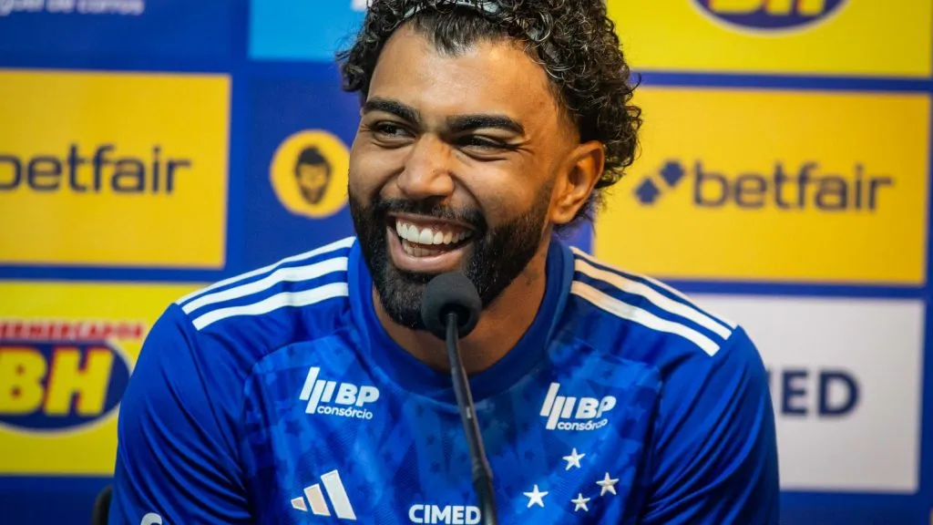 MG – BELO HORIZONTE – 04/01/2025 – CRUZEIRO, APRESENTACAO GABIGOL – Gabigol durante sua apresentacao oficial como jogador do Cruzeiro em coletiva de imprensa realizada no Mineirao. Foto: Fernando Moreno/AGIF