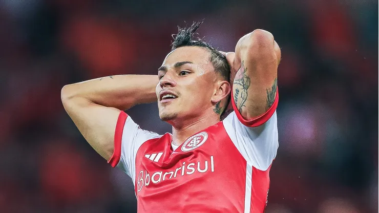 Bernabei, lateral-esquerdo do Internacional, pelo Brasileirão