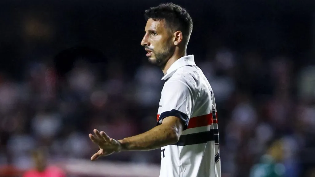 Calleri se torna alvo de crítica entre os torcedores na temporada – Foto: Marco Miatelo/AGIF