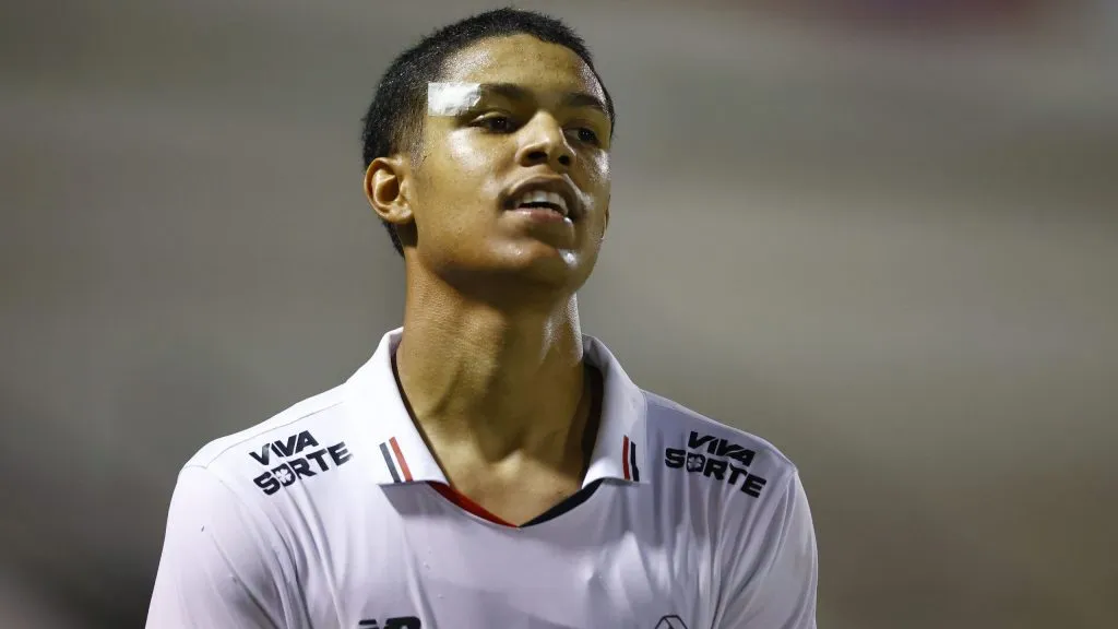 Ryan Francisco vai ganhar espaço no elenco profissional – Foto: Thiago Calil/AGIF