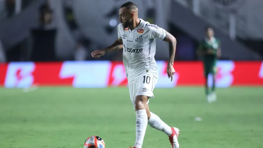 Guilherme recebeu oferta para deixar o Santos, mas priorizou a Vila