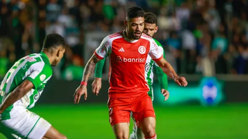 Bruno Tabata ainda não estreou em 2025 e regressão em lesão o tirou do Campeonato Gaúcho - Foto: Luiz Erbes/AGIF
