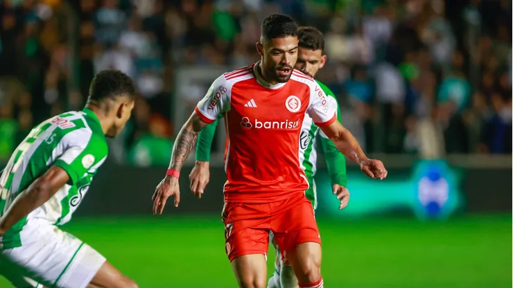 Bruno Tabata ainda não estreou em 2025 e regressão em lesão o tirou do Campeonato Gaúcho - Foto: Luiz Erbes/AGIF