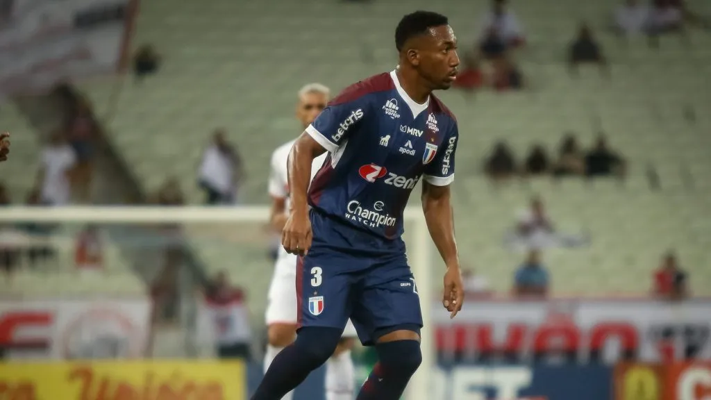 Landázuri em ação pelo Fortaleza, em 2022 –  Foto: Lucas Emanuel/AGIF