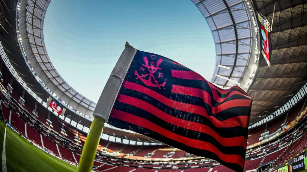Bandeira do Flamengo no estádio Mané Garrincha – Foto: Alexandre Vidal/Flamengo