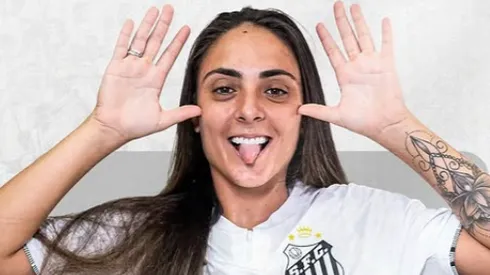 Nicole Marussi em anúncio do Santos (Reprodução/Instagram/@sereiasdavilaoficial)