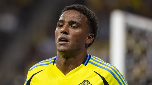 Niclas Eliasson se aproxima do Santos