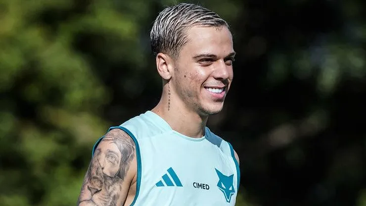 Vitinho em treino na Toca da Raposa