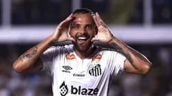 SP - SANTOS - 22/01/2025 - PAULISTA 2025, SANTOS X PALMEIRAS - Guilherme jogador do Santos comemora seu gol durante partida contra o Palmeiras no estadio Vila Belmiro pelo campeonato Paulista 2025. Foto: Marcello Zambrana/AGIF