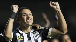 Deivid Washington jogador do Santos comemora vitoria apos a partida contra o Vasco no estadio Sao Januario pelo campeonato BRASILEIRO A 2023. Foto: Jorge Rodrigues/AGIF