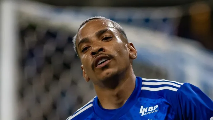 Matheus Pereira durante jogo do Alviceleste no Brasileirão 2024.