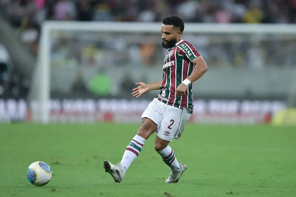 Lateral avaliou a estreia o elenco principal no Carioca – Foto: Thiago Ribeiro/AGIF