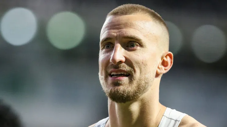 Jogador está voltou a sentir e pode ser ausência no elenco - Foto: Leonardo Hübbe/AGIF