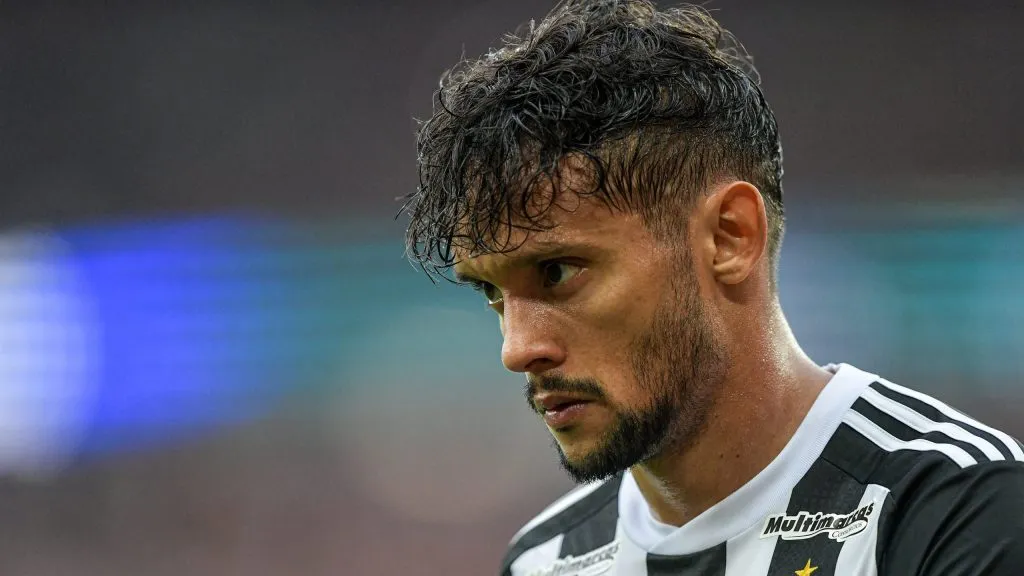 Gustavo Scarpa com a camisa do Atlético-MG: Foto: Thiago Ribeiro/AGIF