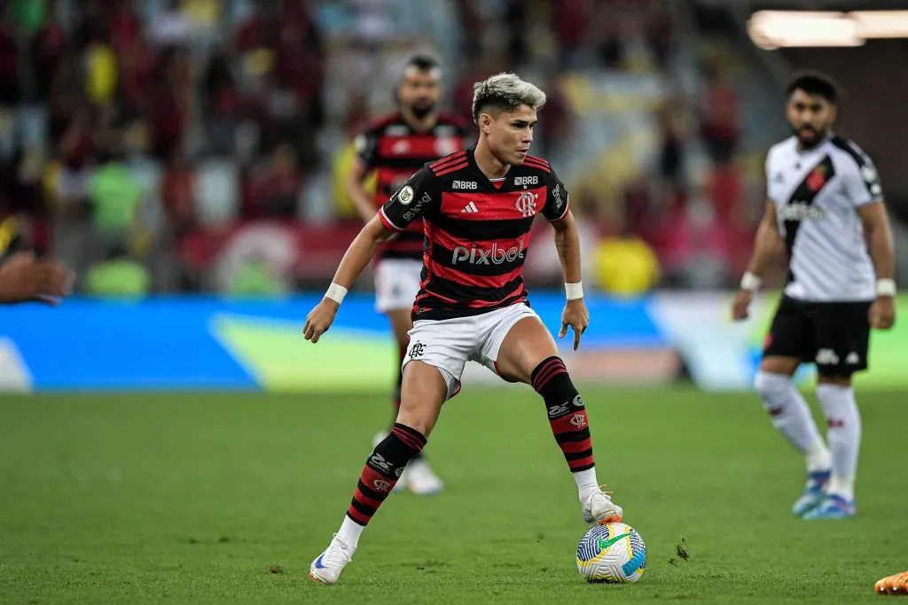 Luiz Araújo em jogo do Flamengo. Foto: Thiago Ribeiro/AGIF