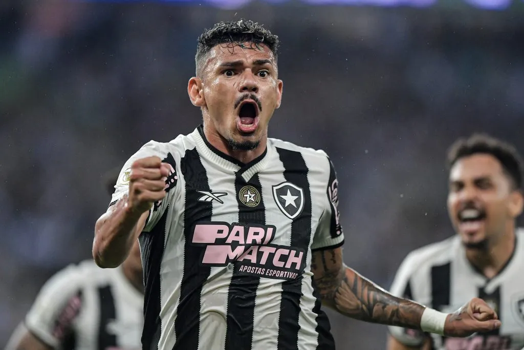 Tiquinho Soares em ação pelo Botafogo. Foto: Thiago Ribeiro/AGIF