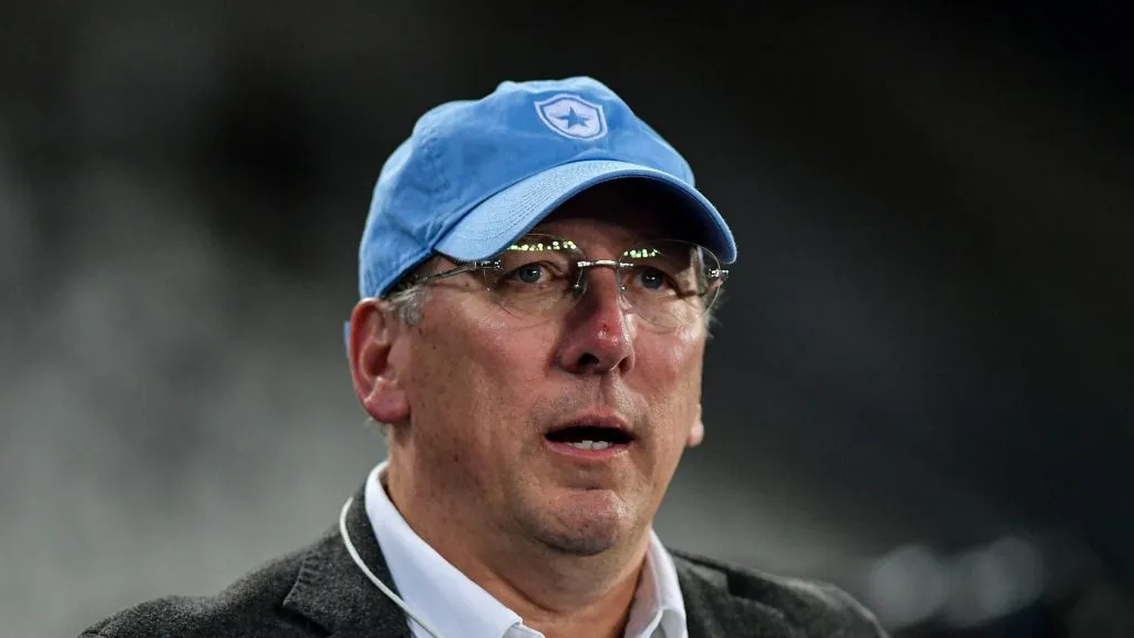 John Textor com o boné do Botafogo. Foto: Thiago Ribeiro/AGIF