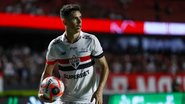 Oscar recebeu elogios do companheiro de São Paulo. Foto: Marco Miatelo/AGIF