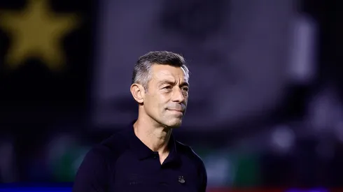Pedro Caixinha técnico do Santos durante partida contra o Palmeiras no estádio Vila Belmiro pelo campeonato Paulista 2025. Foto: Marcello Zambrana/AGIF