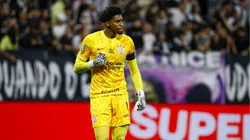 Hugo Souza atuando pelo Corinthians em 2024. Foto: Marco Miatelo/AGIF