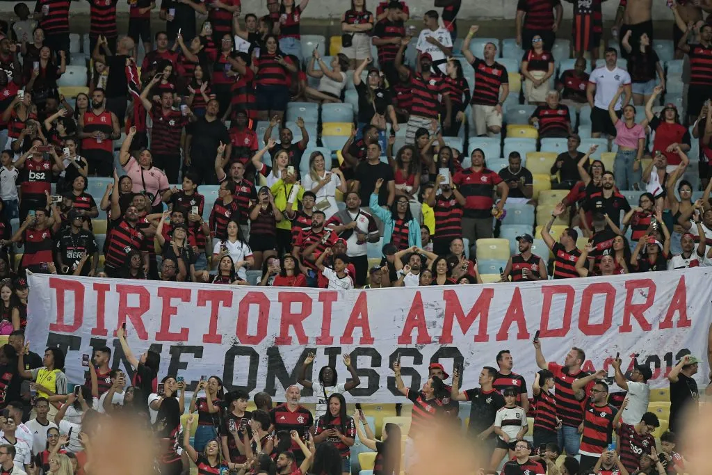 Torcida do Flamengo durante partida contra Athletico-PR no Maracanã pelo Campeonato Brasileiro A 2024. Foto: Thiago Ribeiro / AGIF