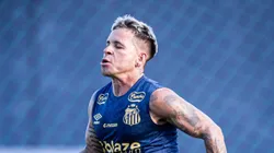 Soteldo durante treino do Peixe no CT