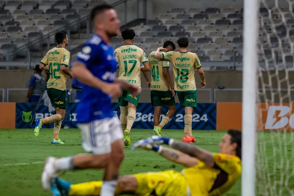 Estevão, do Palmeiras, comemora seu gol durante partida contra o Cruzeiro no Mineirão pelo Campeonato Brasileiro A 2024. Foto: Fernando Moreno / AGIF