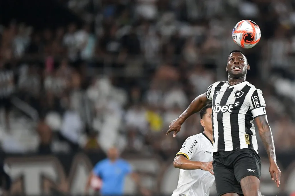 – –NENHUM– – 22/01/2025 – CARIOCA 2025, BOTAFOGO X VOLTA REDONDA – Patrick de Paula jogador do Botafogo durante partida contra o Volta Redonda no estadio –nenhum– pelo campeonato Carioca 2025. Foto: Thiago Ribeiro/AGIF